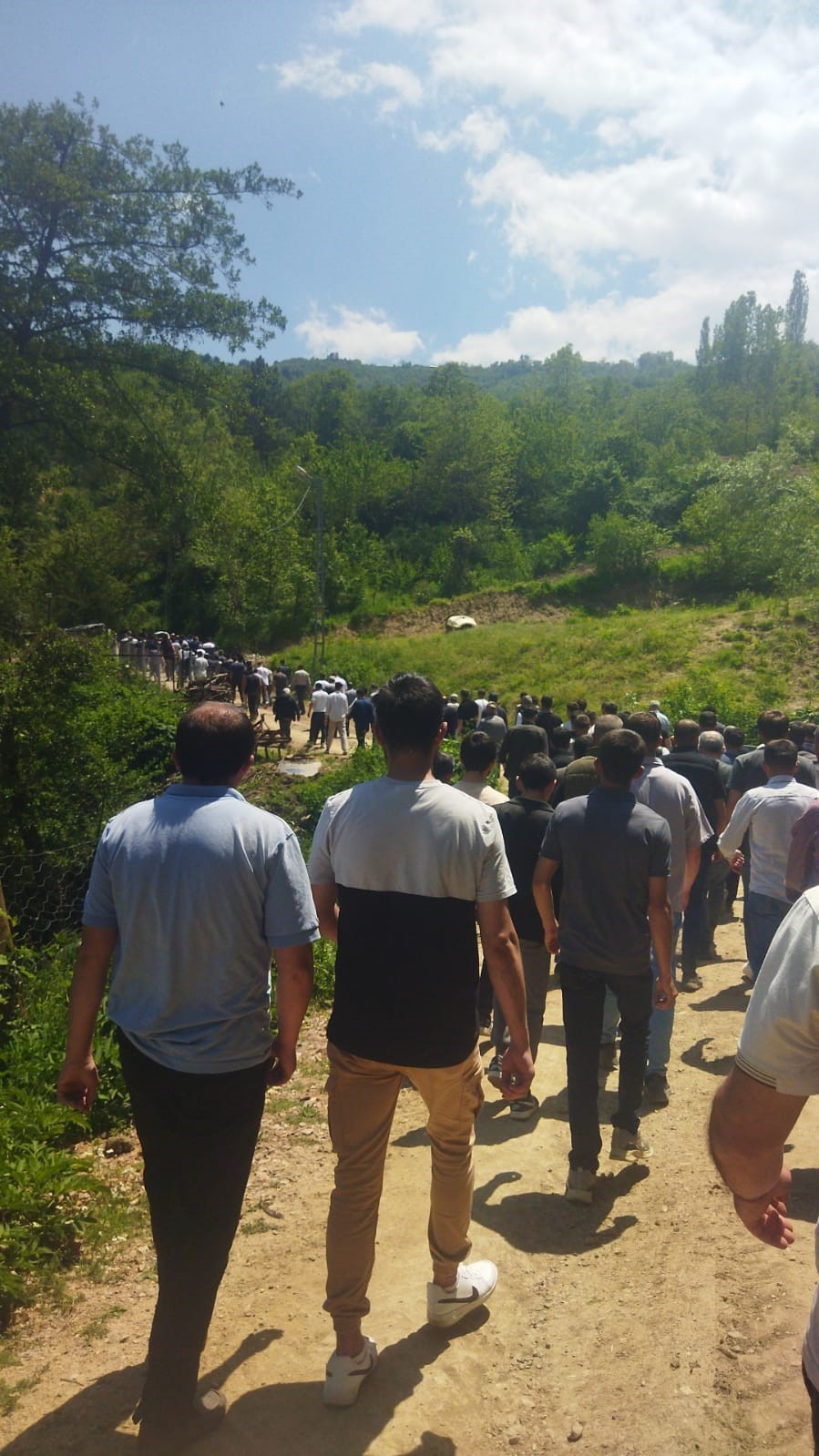 Traktörün altında kalan 7 yaşındaki Nur, gözyaşları arasında toprağa verildi
