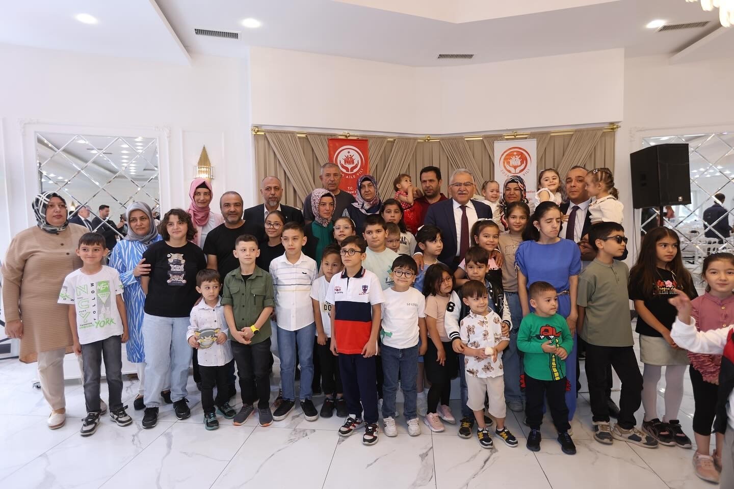 Başkan Büyükkılıç, yetim ve özel çocuklarla buluştu
