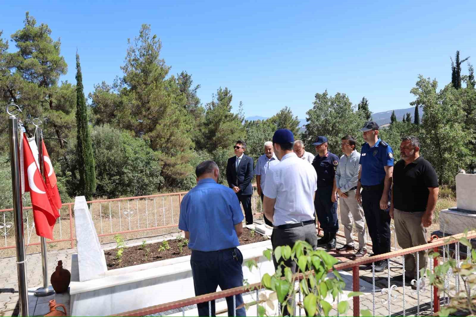Şehit Uzman Çavuş Ceylan, mezarı başında anıldı
