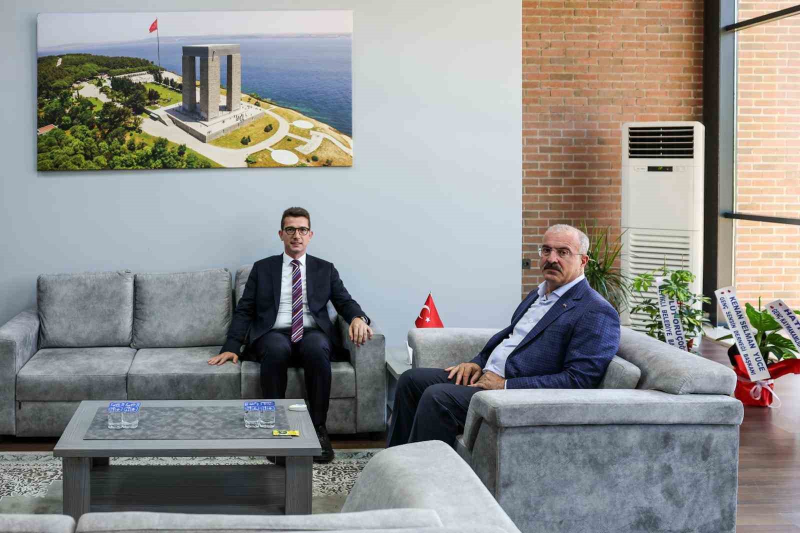 Çanakkale Valisi Toraman, Ezine Kaymakamı Kaptanoğlu ile bir araya geldi
