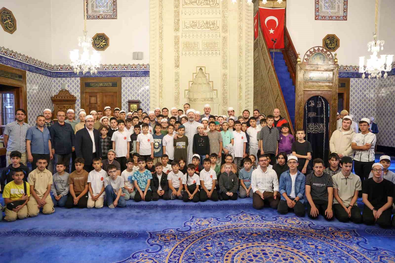 90 bin camide şehitler için dua edildi
