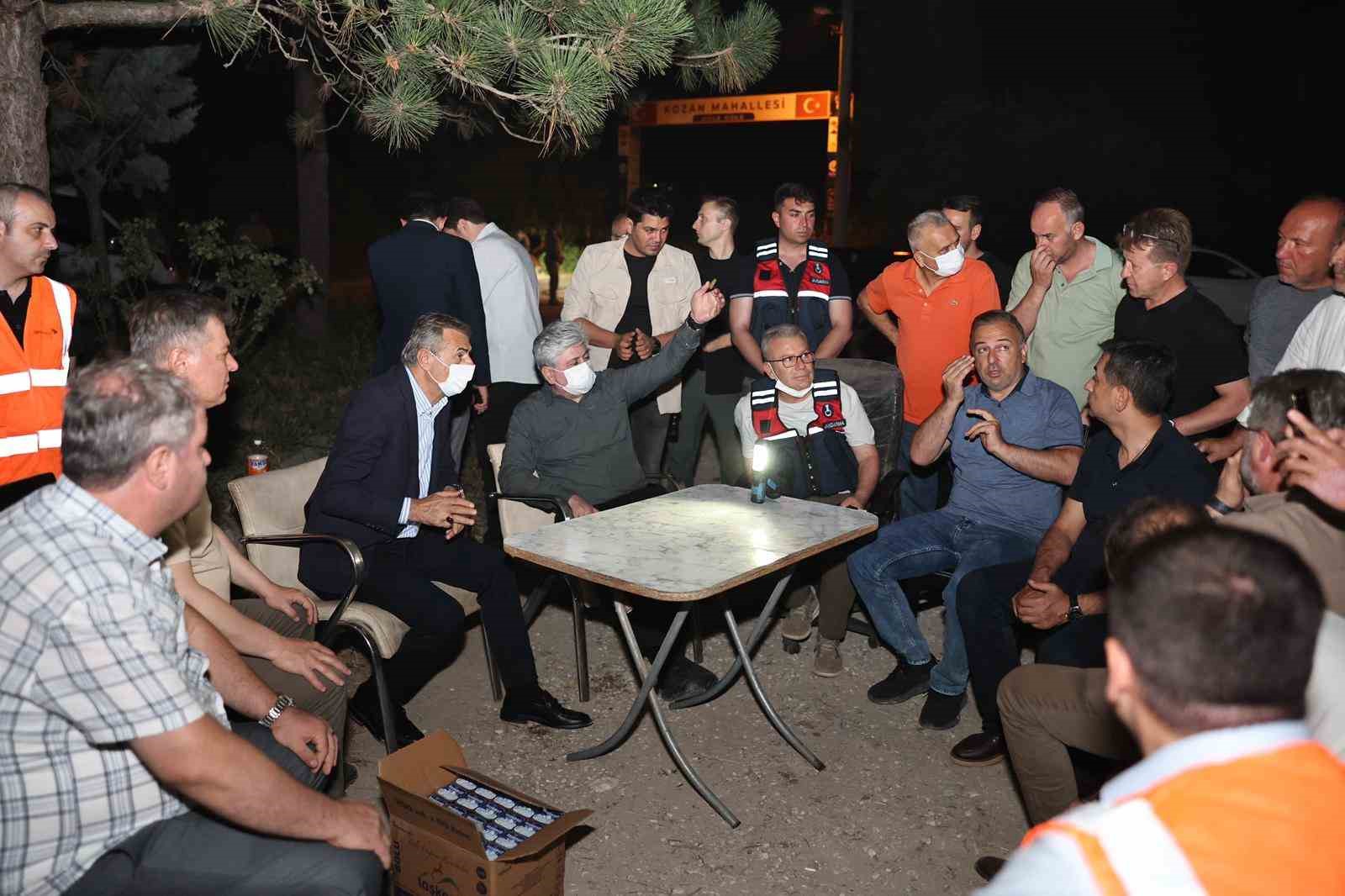Başkan Alemdar: "Yangını en kısa süre içinde söndürmek için çalışıyoruz"
