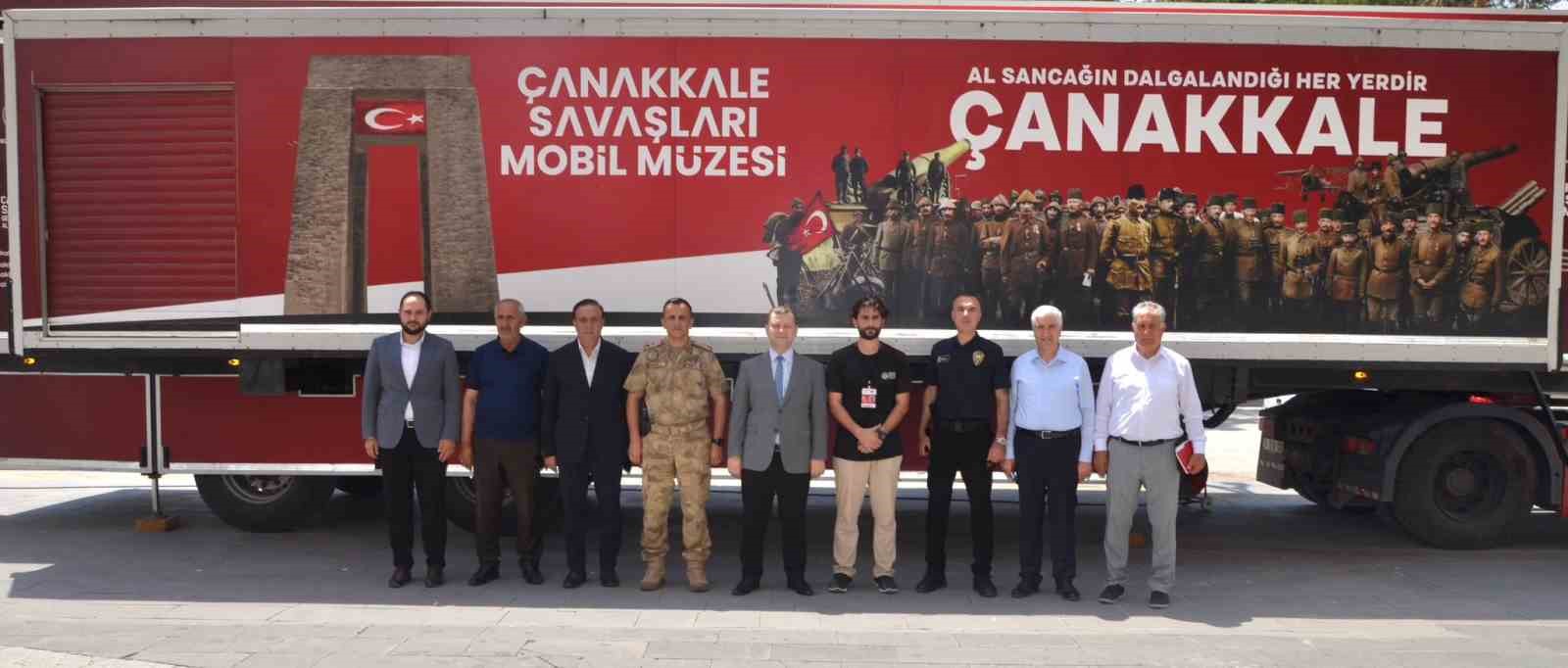 "Çanakkale Savaşları Mobil Müzesi" Tatvan’da ziyarete açıldı
