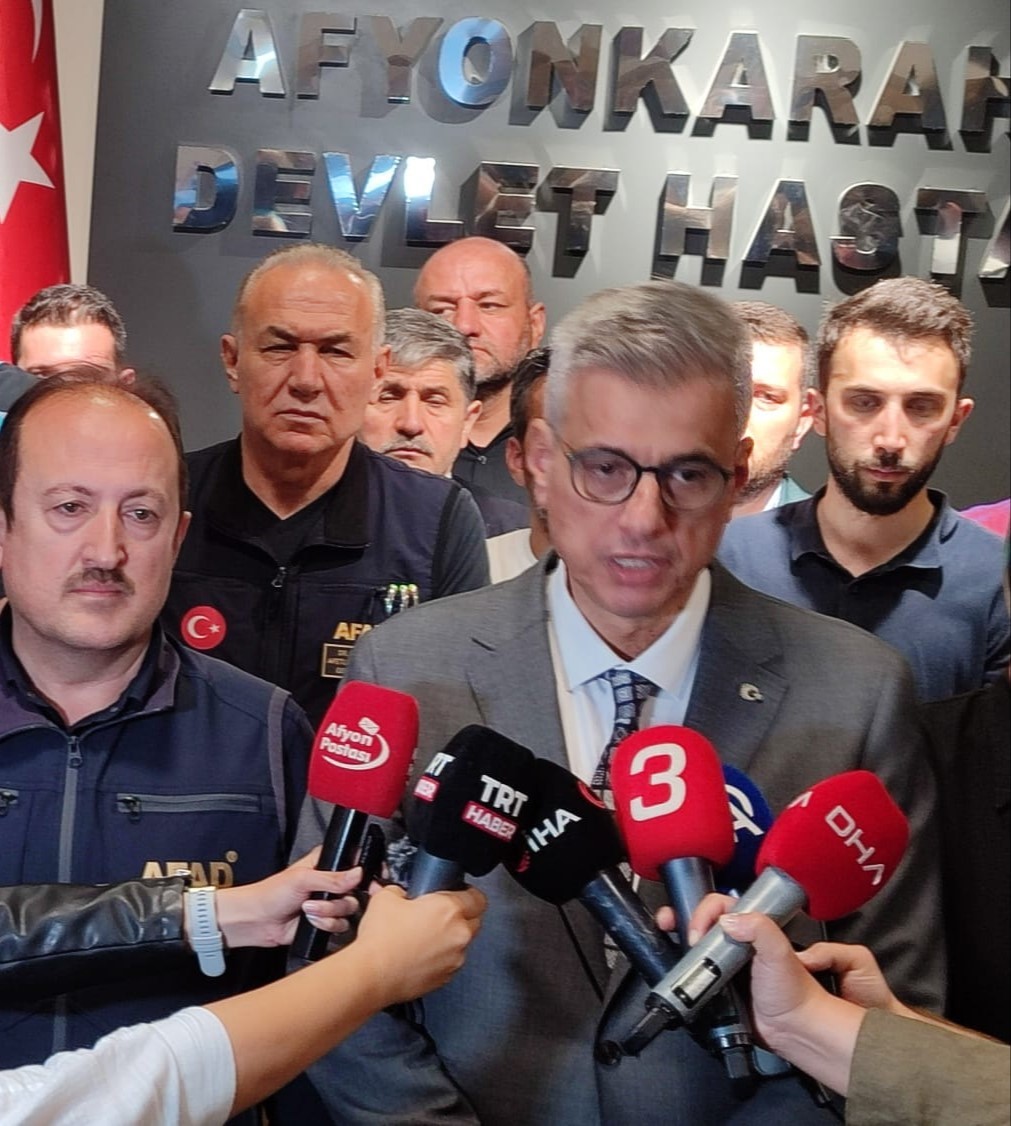 Bakan Memişoğlu yangın faciasında yaralanan kişileri ziyaret etti
