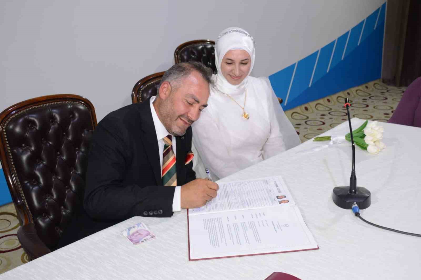 İl Müftüsü İmamoğlu, müftülük personelinin nikahını kıydı
