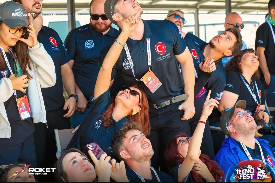 BARÜ öğrencileri roketleri "Gökçe"yi gökyüzüyle buluşturdu
