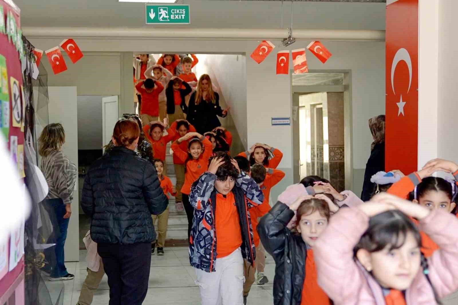 ABAK’tan Deprem Haftası’nda öğrencilere hayat kurtaran bilgilendirme
