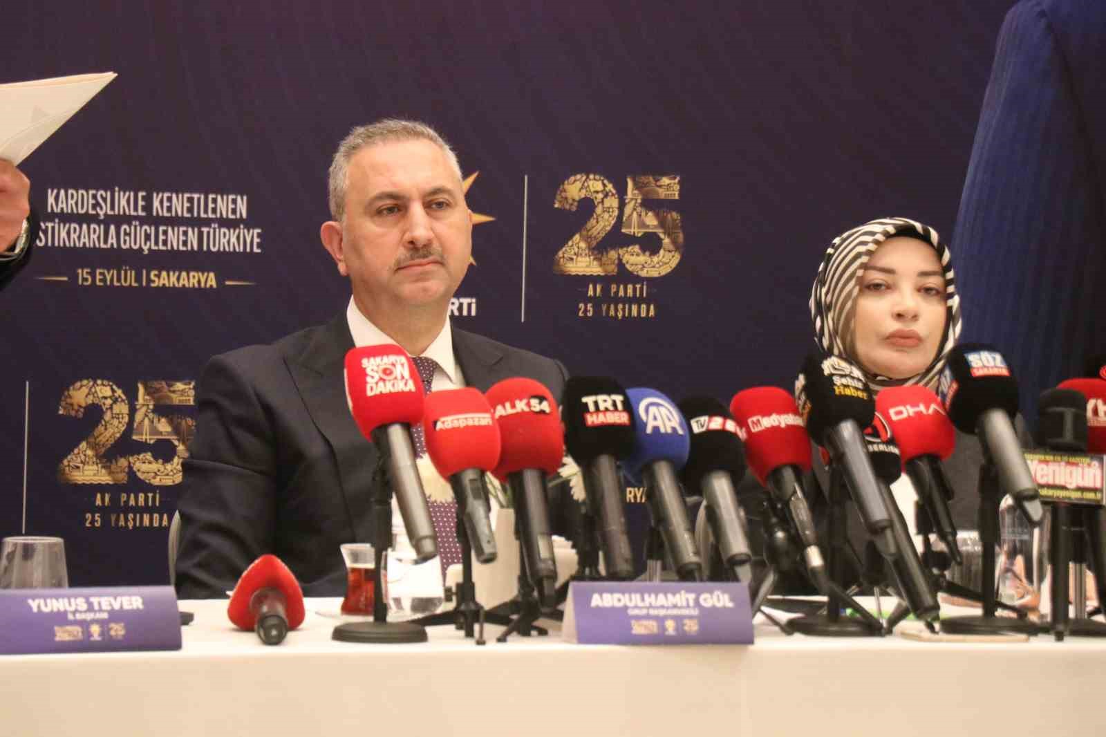Abdulhamit Gül: "Cumhurbaşkanımızın anayasada adaylığının önünde bir engel bulunmamaktadır"
