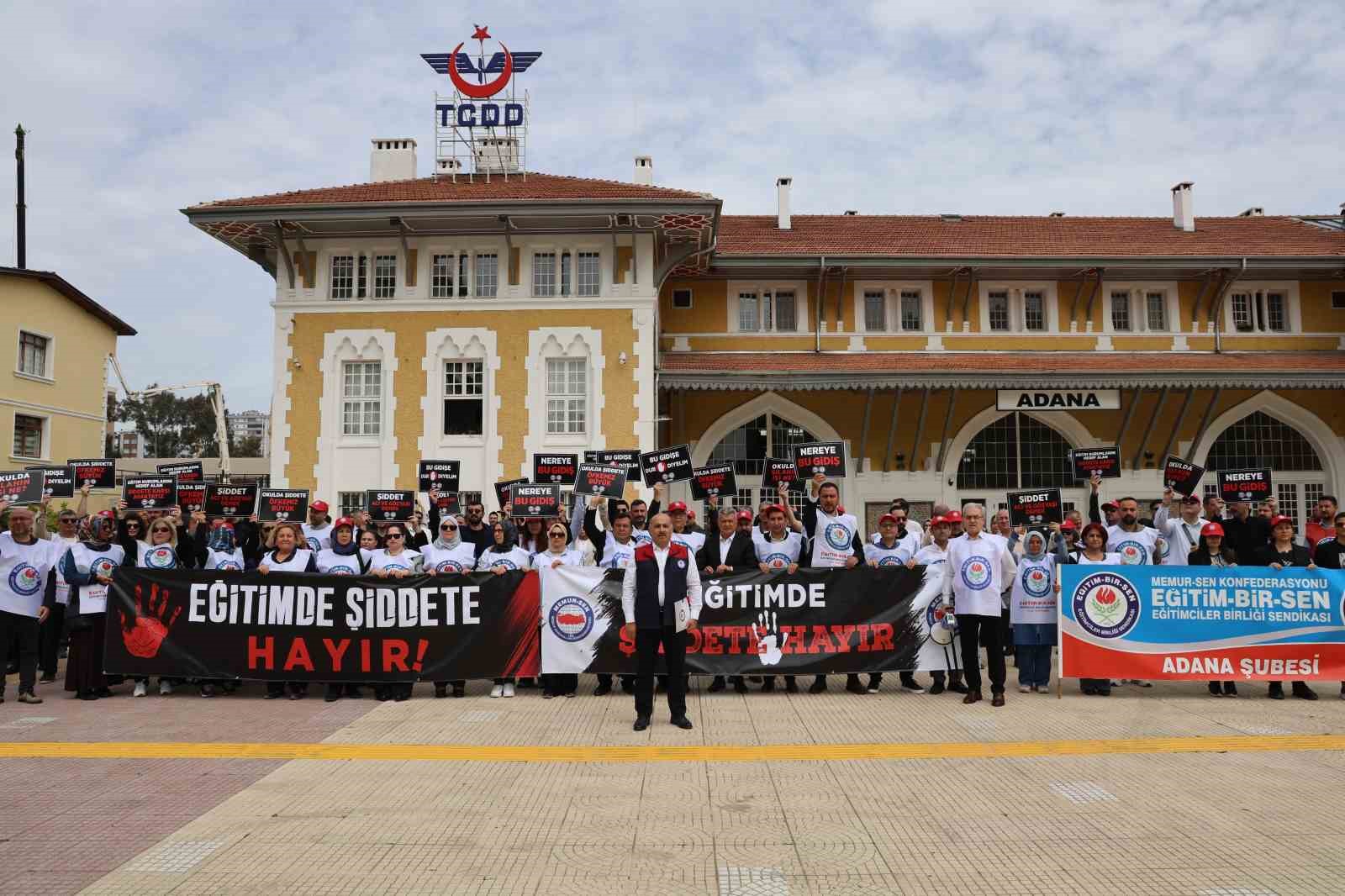Adana’da eğitimciler Şanlıurfa’daki saldırıyı kınadı
