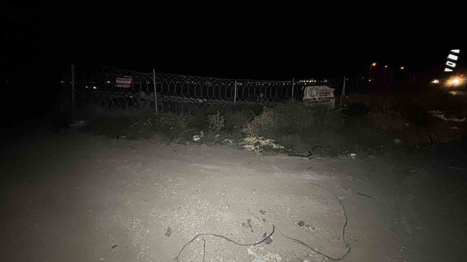 Adana’da yol kenarında erkek cesedi bulundu
