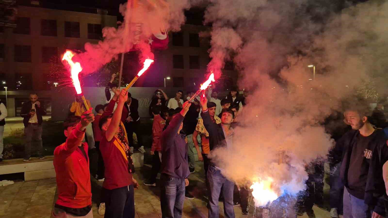 Adıyaman’da Galatasaray taraftarları derbi galibiyetini kutladı
