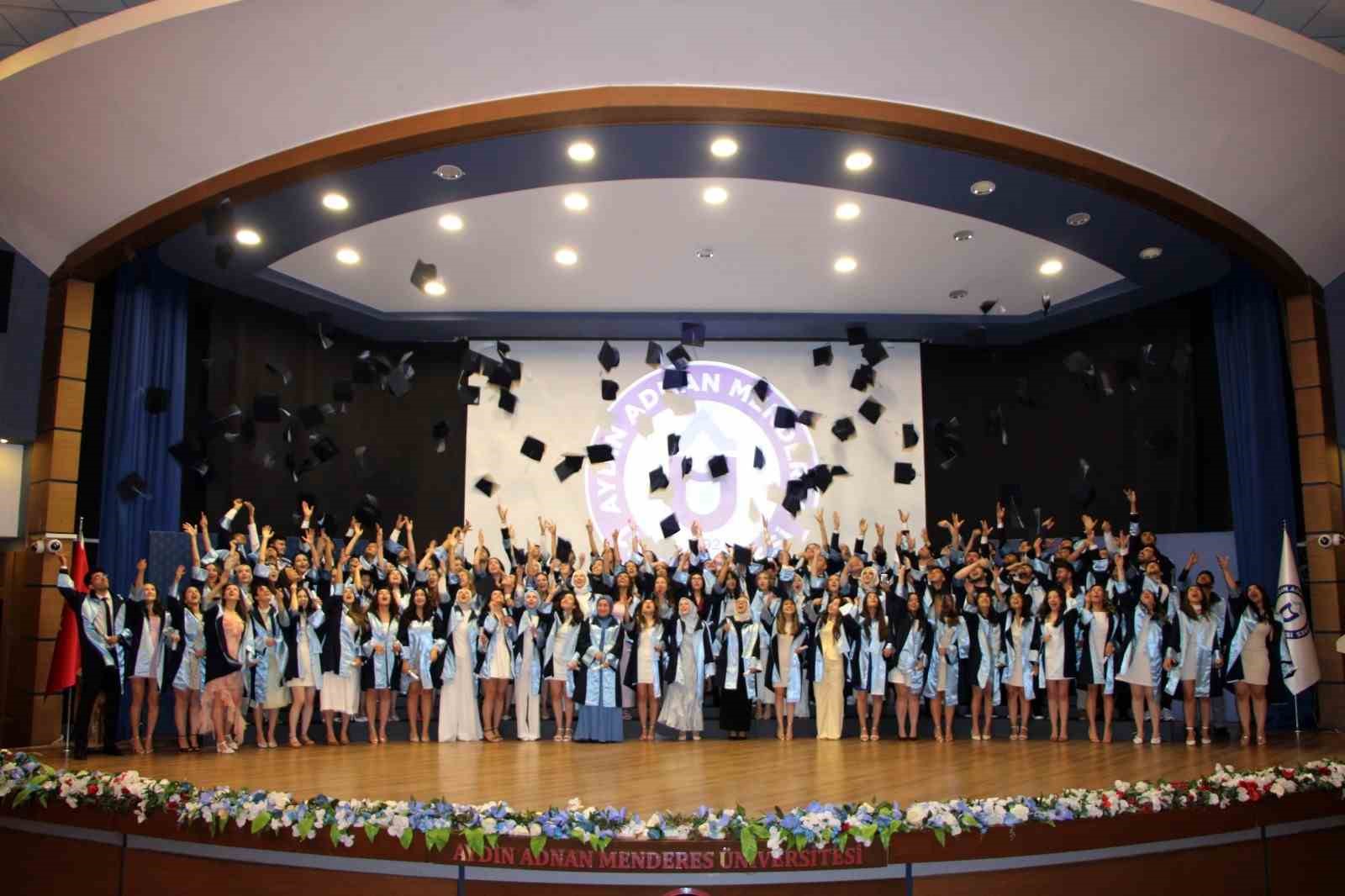 ADÜ Diş Hekimliği Fakültesi 8. Dönem mezunlarını uğurladı
