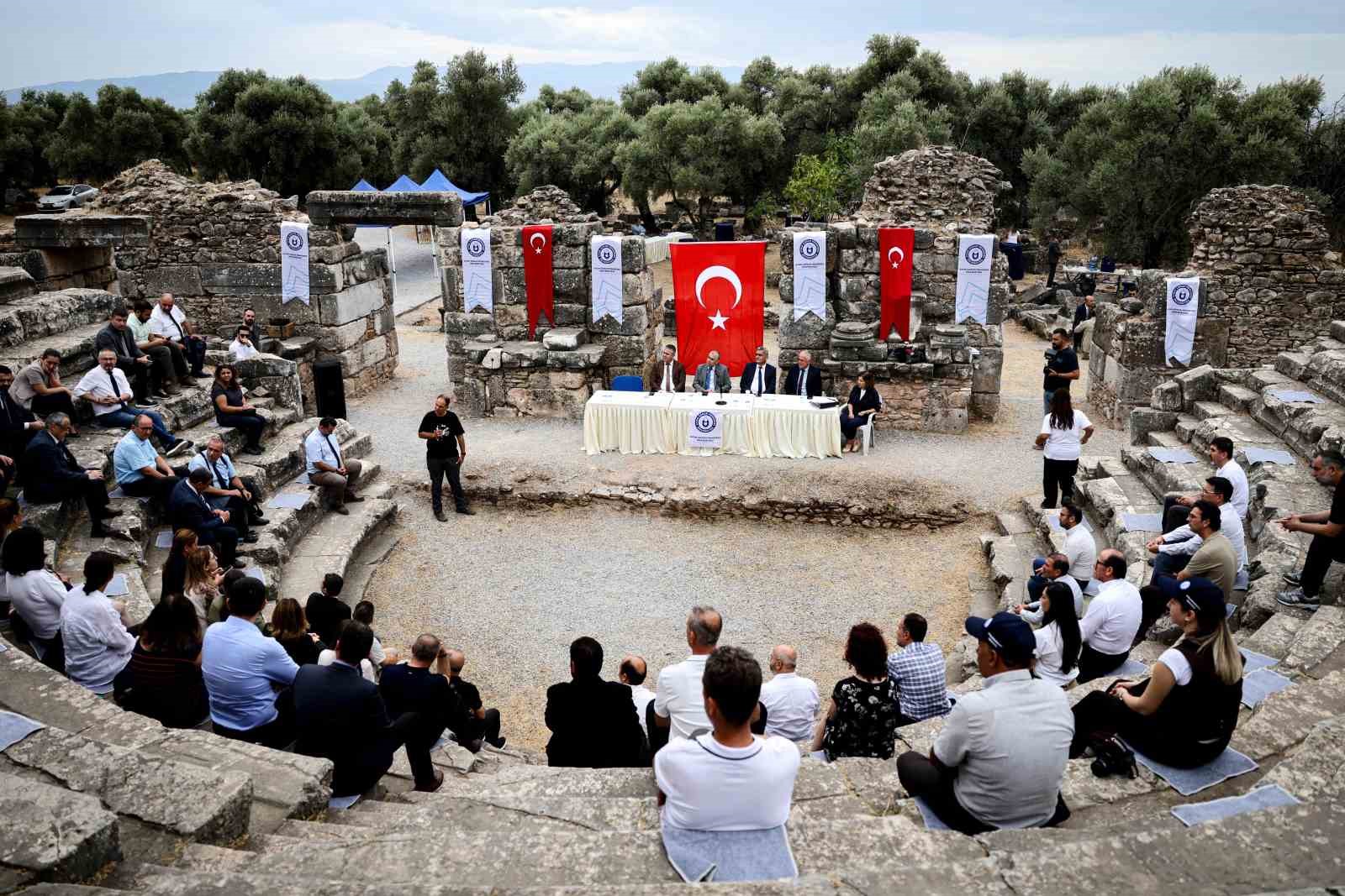 ADÜ Yönetim Kurulu ve Senato Toplantısı Nysa Antik Kenti’nde gerçekleştirildi
