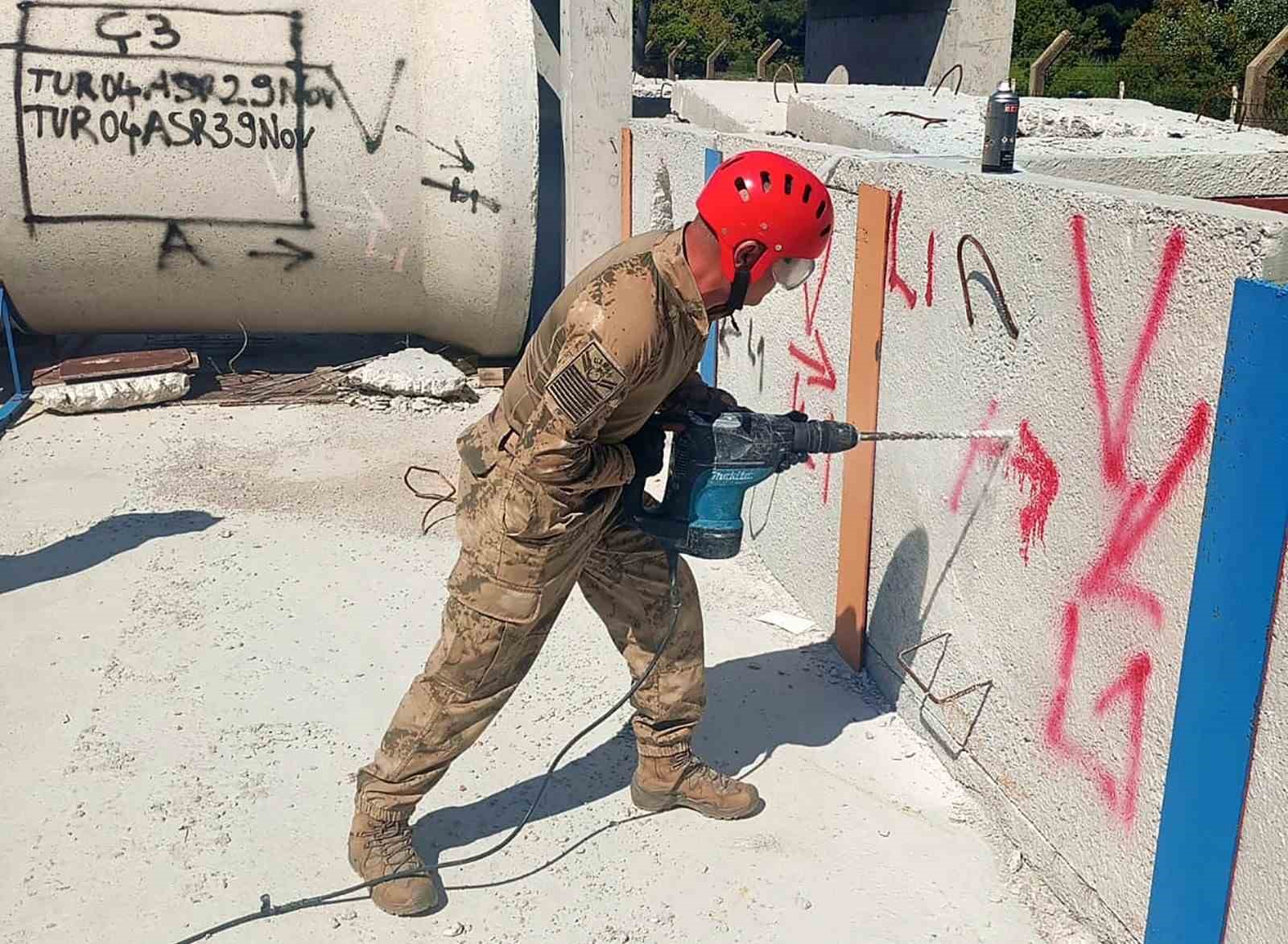 AFAD’dan askeri personele enkazda arama kurtarma eğitimi
