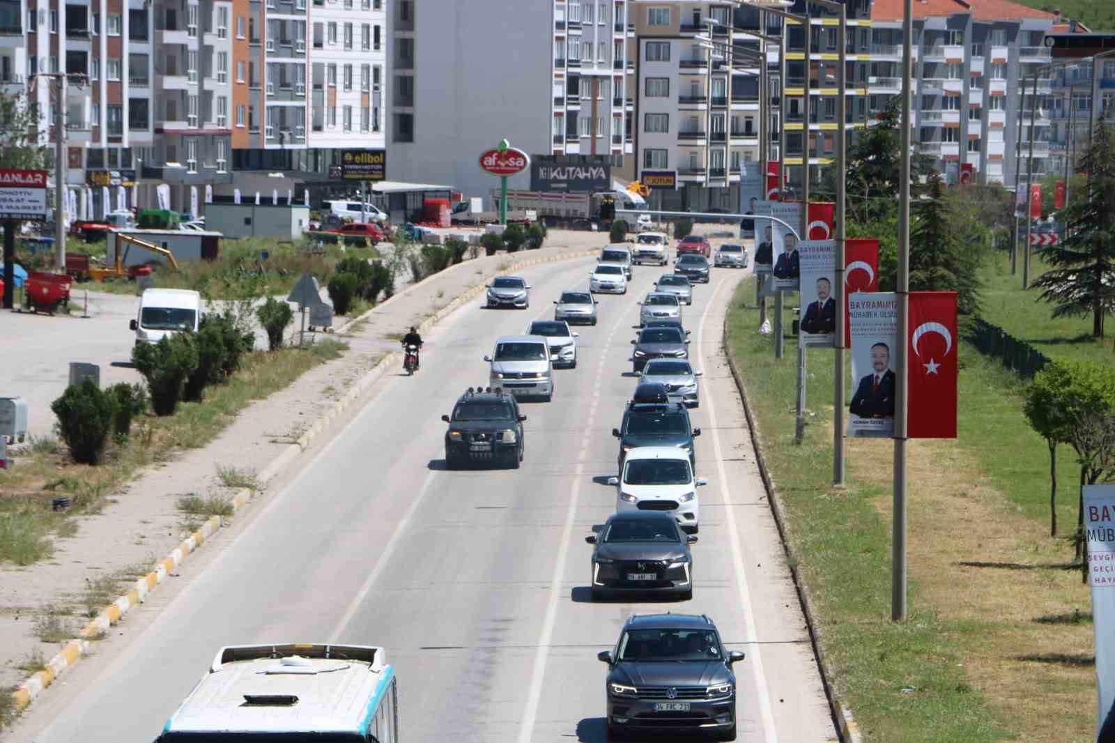 Afyonkarahisar-Antalya yolunda tatilcilerin dönüş yoğunluğu sürüyor
