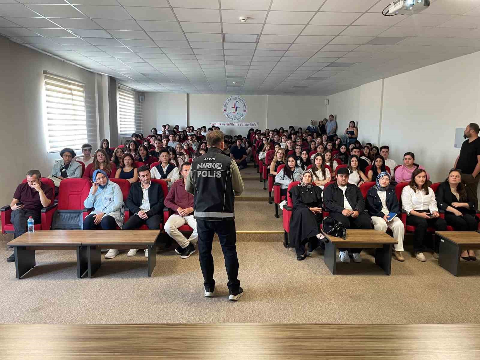 Afyonkarahisar’da üniversite öğrencilerine ‘Narko Gençlik’ eğitimi

