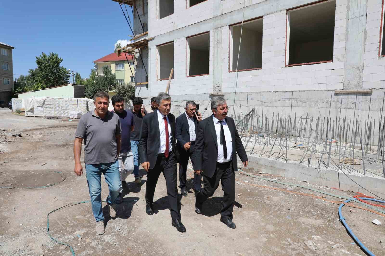 Ağrı Milli Eğitim Müdürü Çakan, Patnos’ta okullardaki hazırlıkları inceledi
