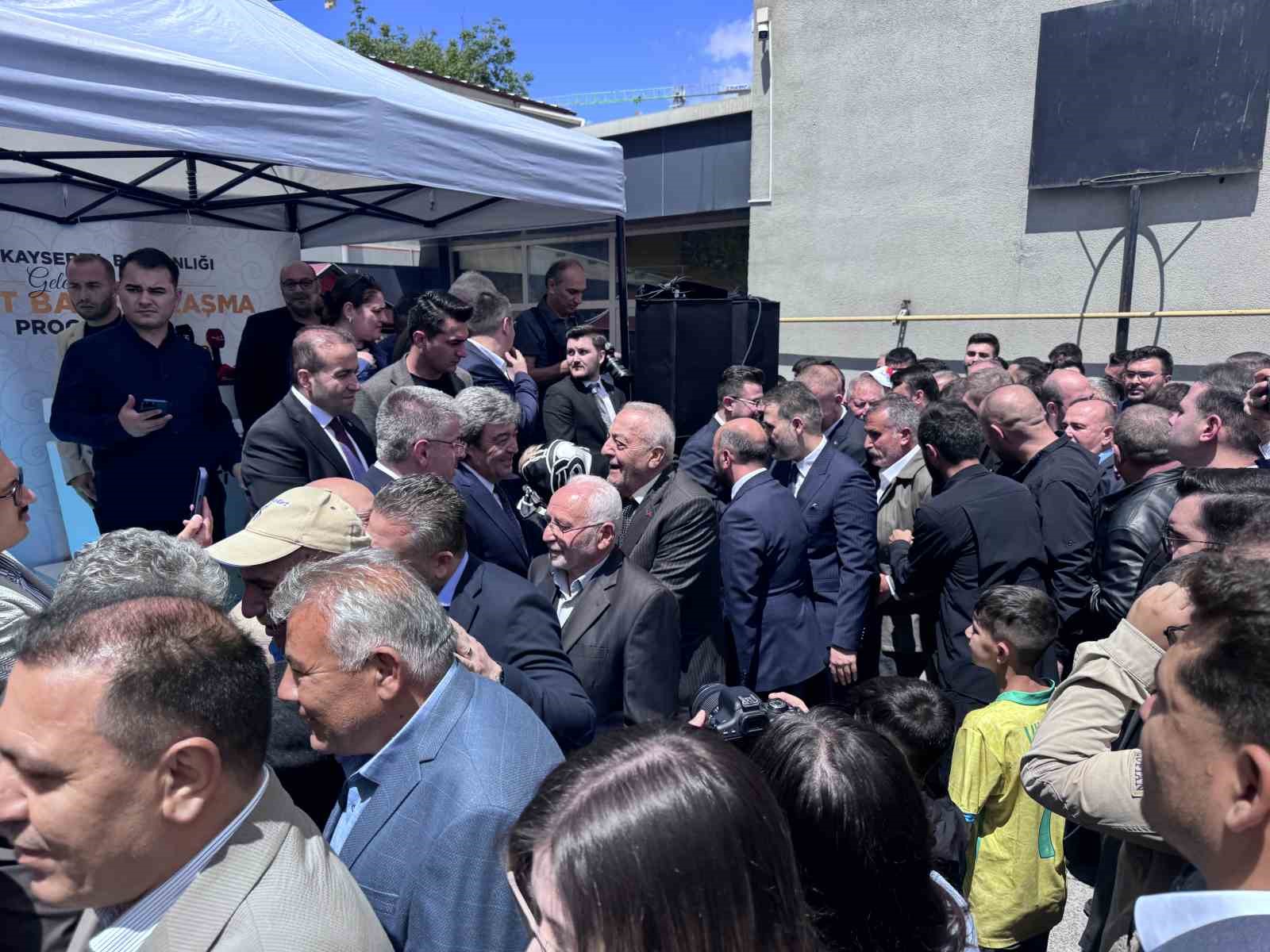 AK Parti Kayseri İl Teşkilatı bayramlaştı
