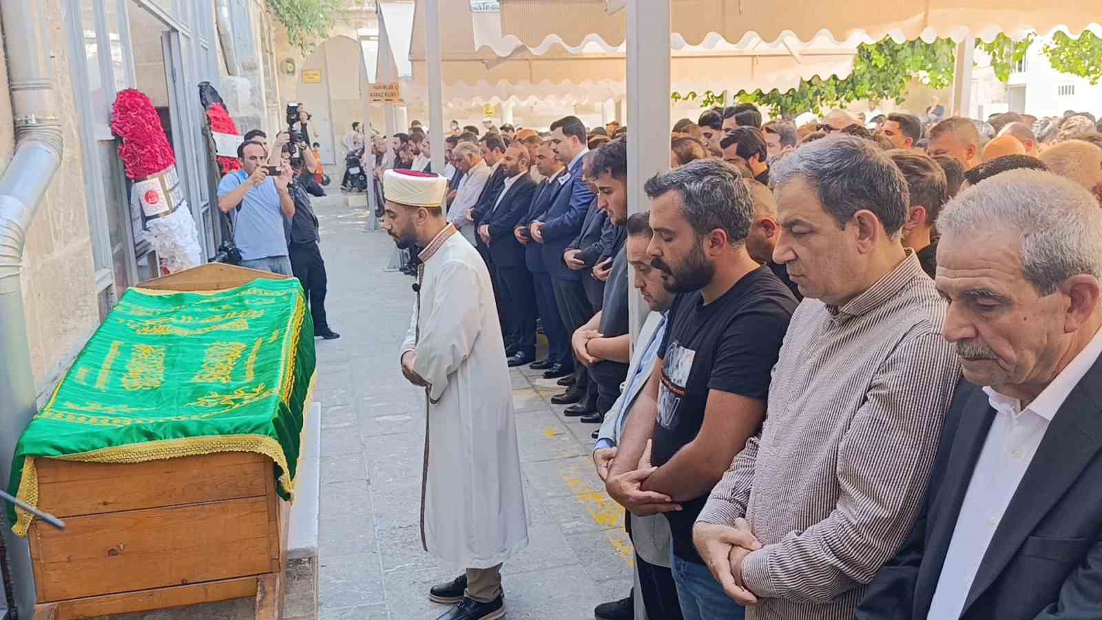 AK Parti MKYK üyesi Zeynep Çiftçi son yolculuğuna uğurlandı
