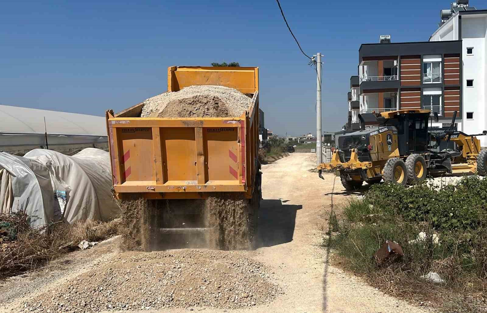 Akdeniz’de yollar yenileniyor, ulaşım güvenliği artırılıyor
