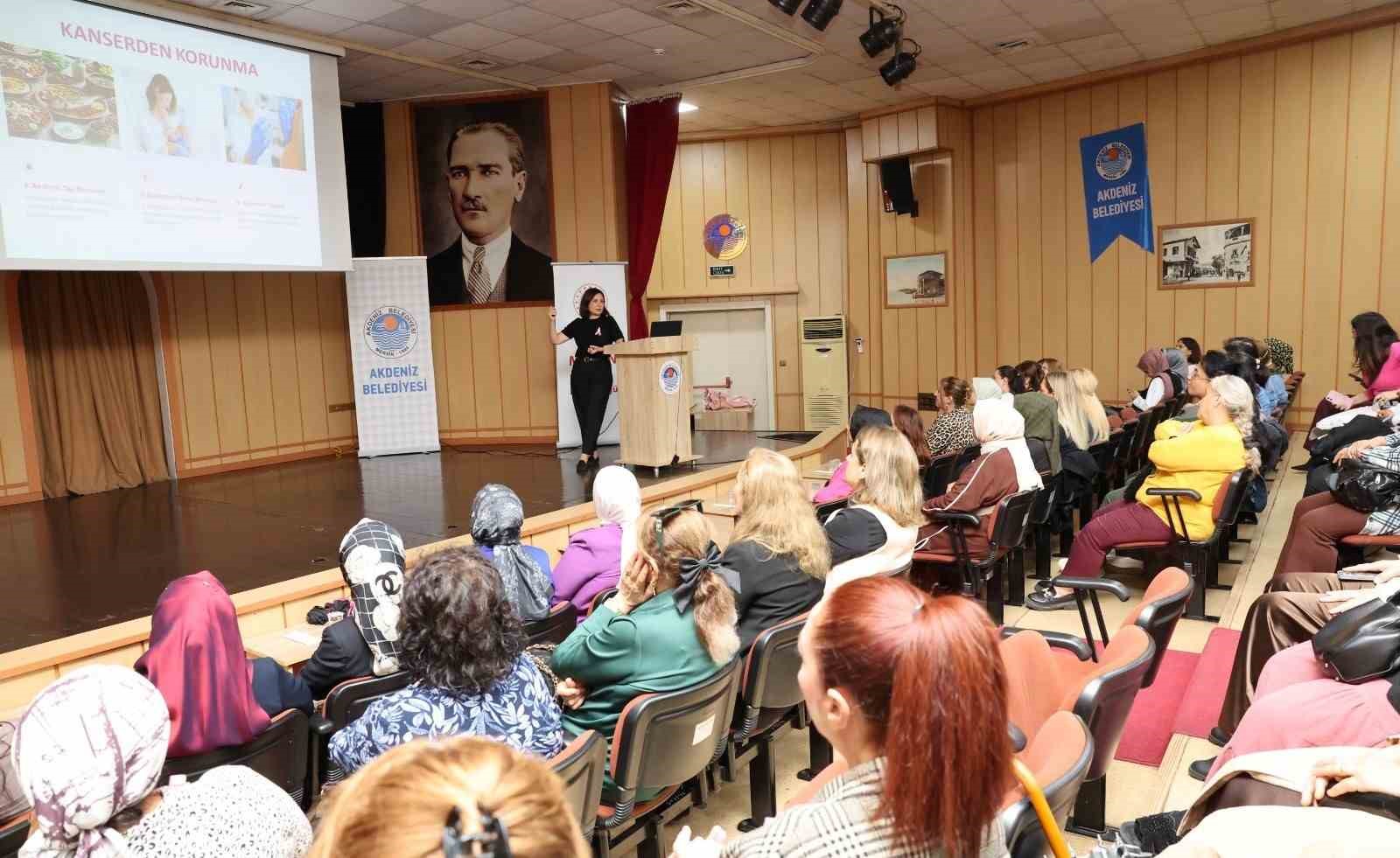 Akdenizli kadınlara meme kanseri konusunda bilgilendirme semineri düzenlendi
