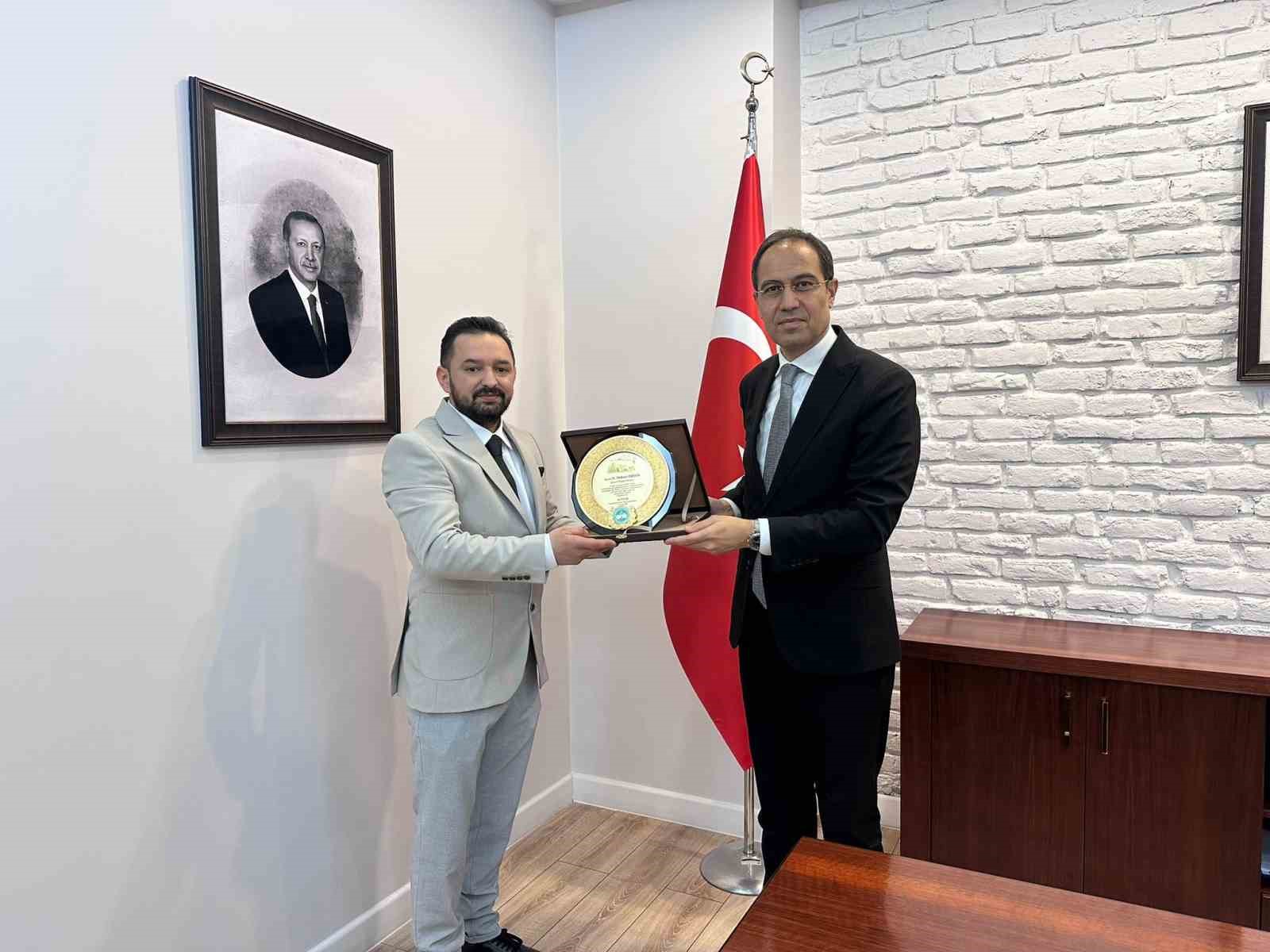 AKİB’ten İl Sağlık Müdürü Dr. Mehmet Erşan’a teşekkür ziyareti
