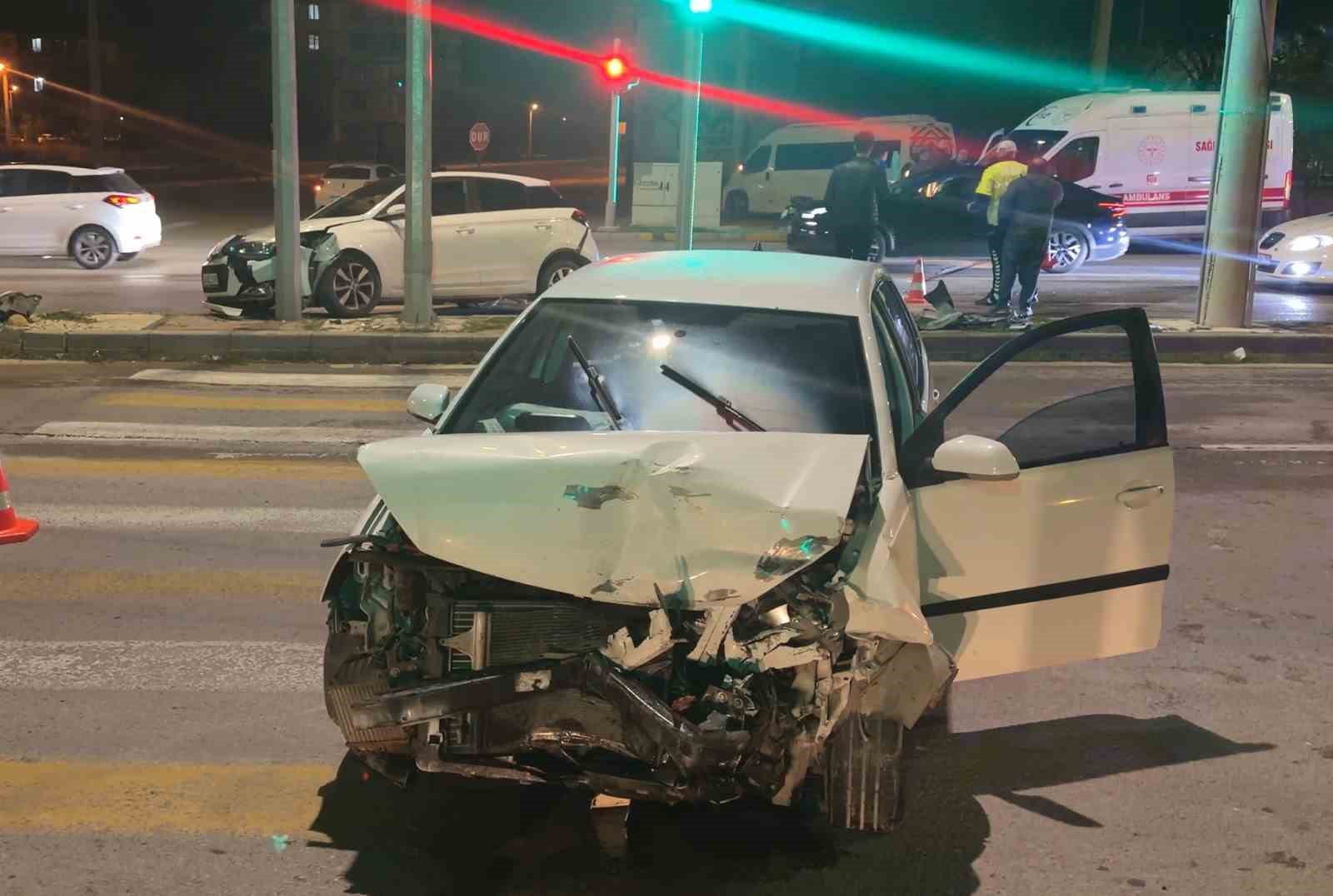 Aksaray’da 4 araçlı zincirleme kaza: 3 yaralı
