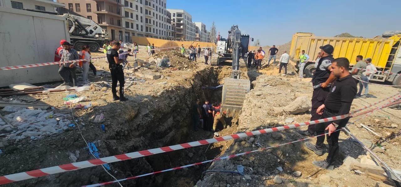 Altyapı çalışmaları esnasında göçük altında kalan 2 işçi yaralandı

