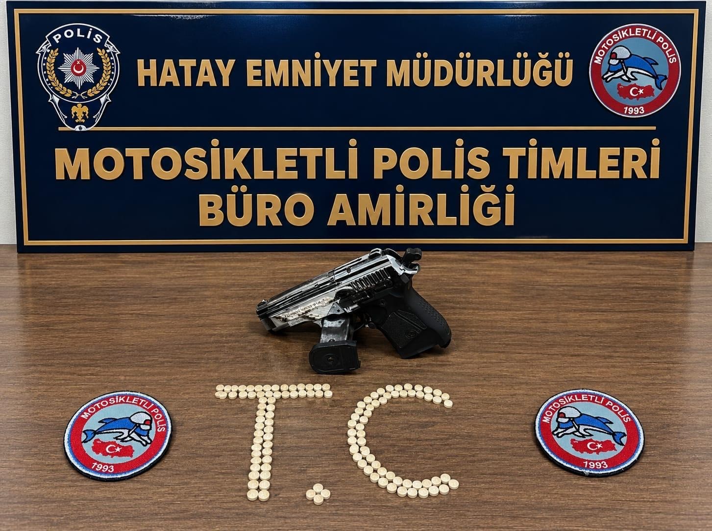 Antakya’da 119 uyuşturucu hap ve kurusıkı tabanca ele geçirildi
