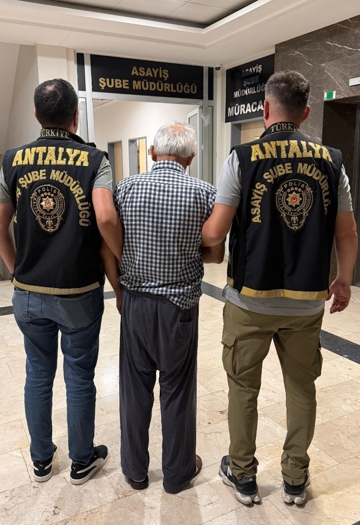 Antalya’da 157 yıl kesinleşmiş hapis cezası bulunan hükümlü yakalandı
