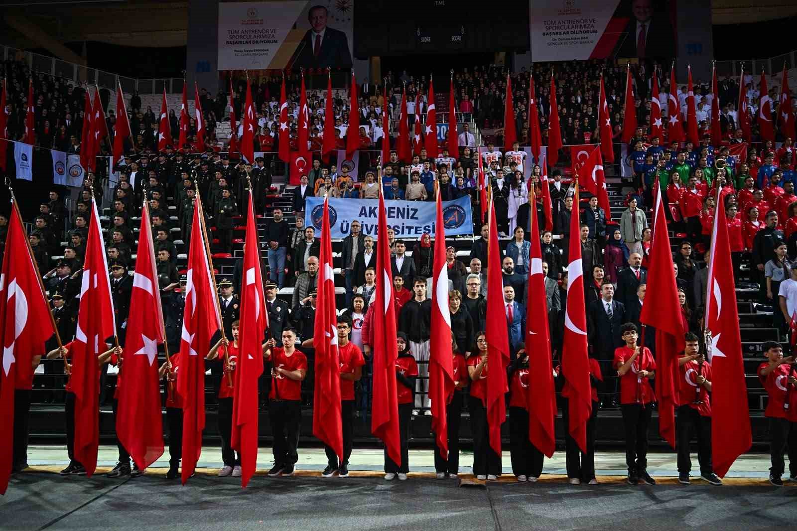 Antalya’da 29 Ekim 10 bin kişilik spor salonunda kutlandı
