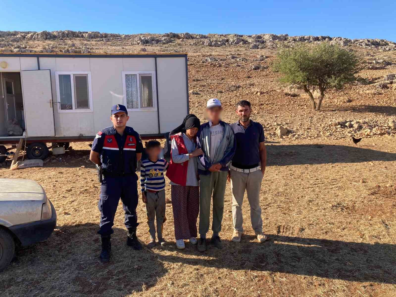 Antalya’da 4 gündür kayıp olarak aranan 17 yaşındaki genci jandarma buldu
