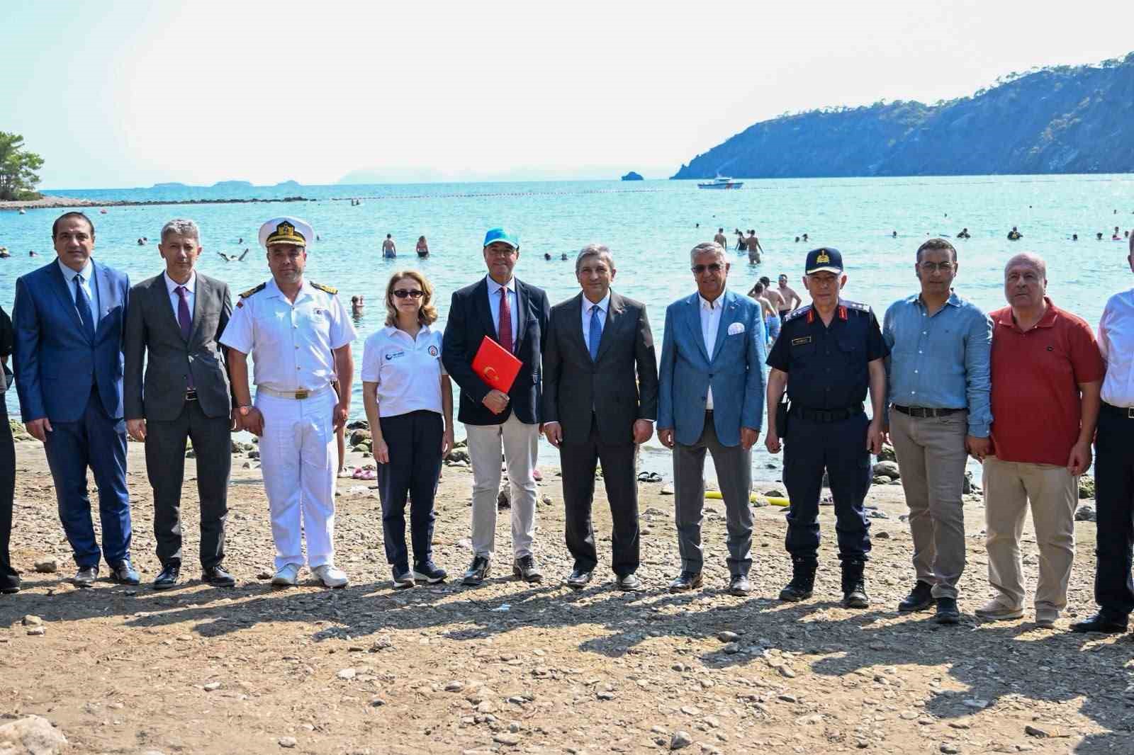 Antalya’da deniz bariyerleri ve çöp kaparlar hayata geçiriliyor
