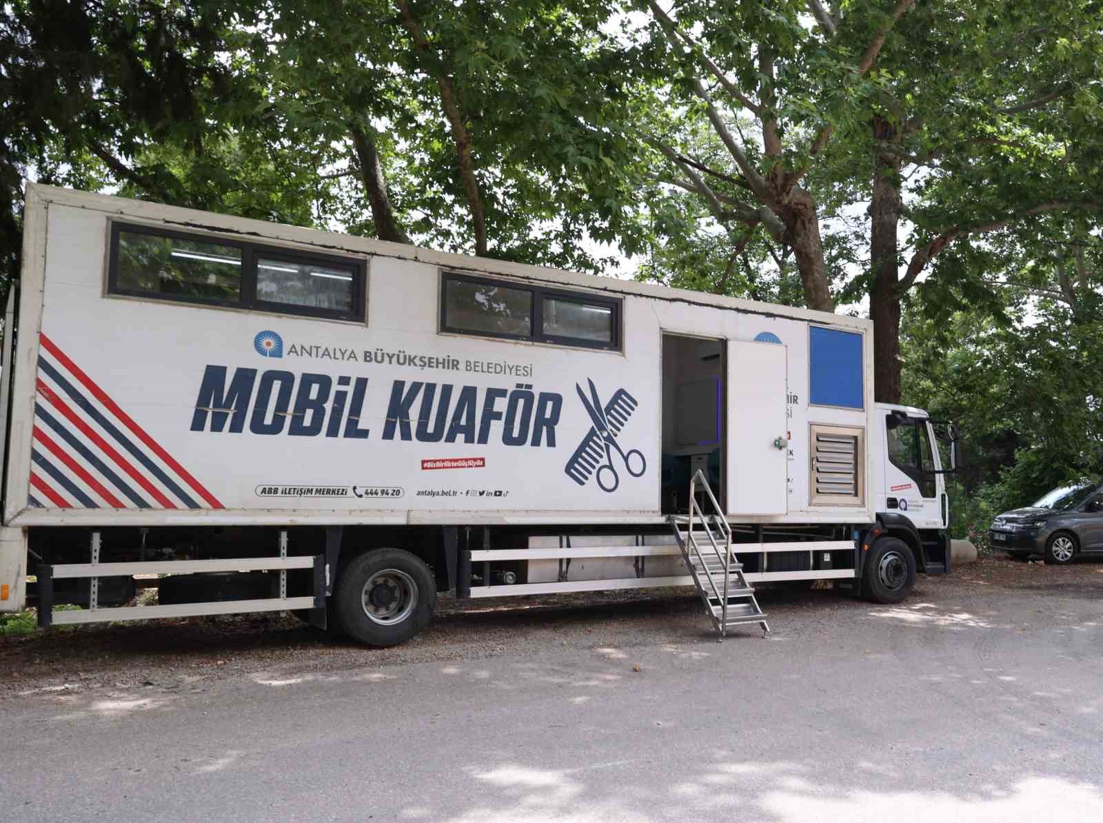 Antalya’da mobil kuaför tırı yaylalarda hizmet veriyor
