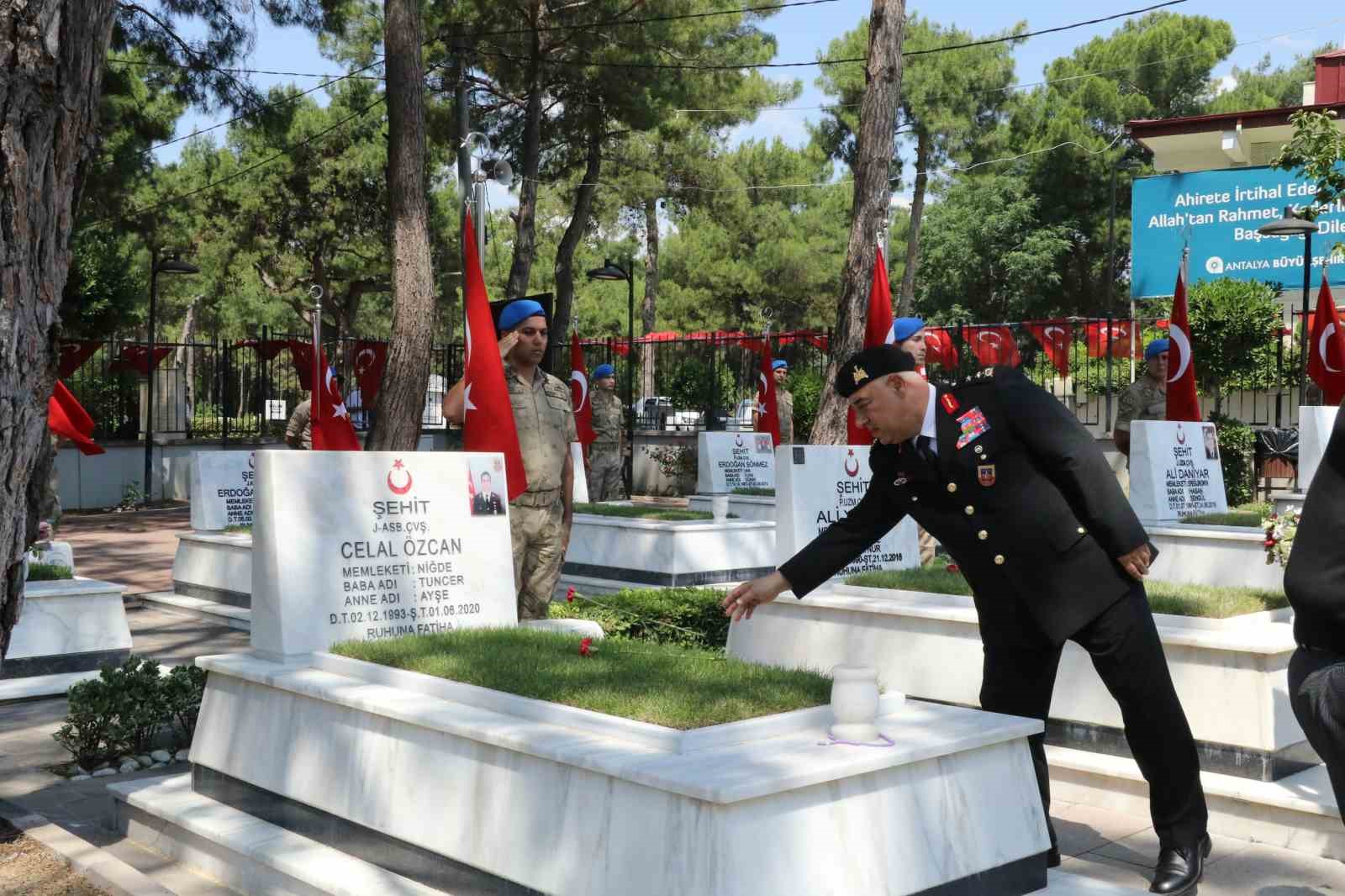 Antalya’da şehitler dualarla anıldı
