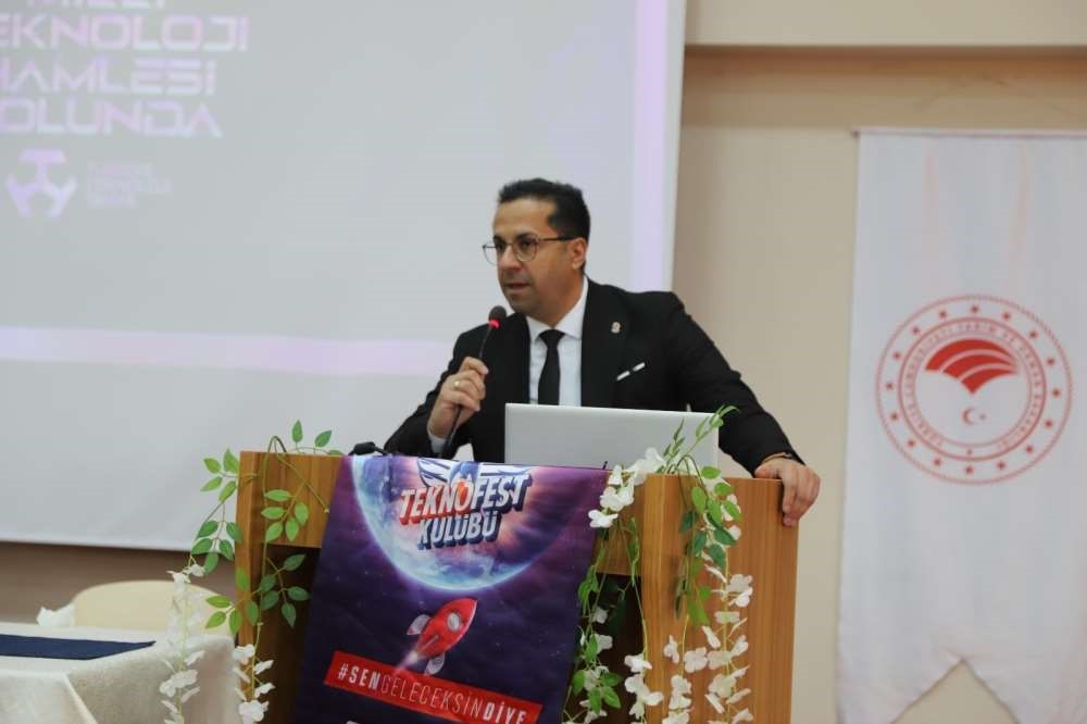 Ardahan’da "Teknofest Türkiye şampiyonluğu tecrübe paylaşımı" yapıldı
