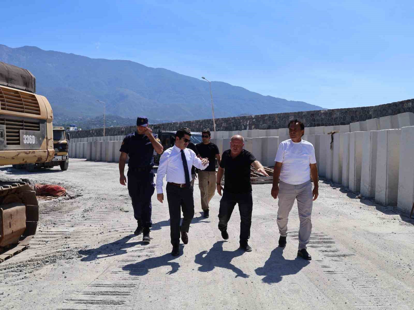 Arsuz’da balıkçı barınağında yenileme çalışmaları sürüyor
