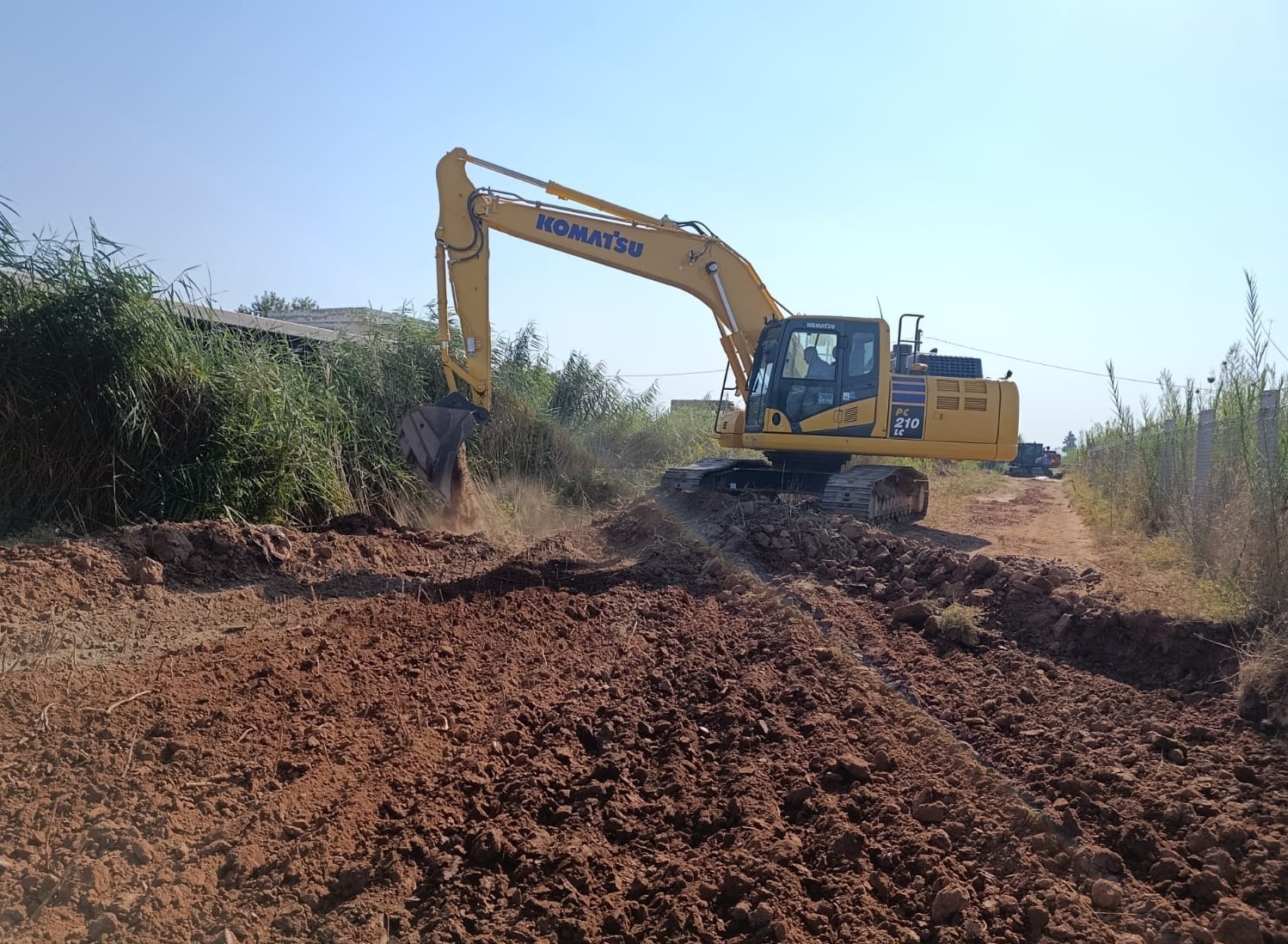 Aydın Büyükşehir Belediyesi 17 ilçede yol yapım ve yenileme çalışmalarını sürdürüyor
