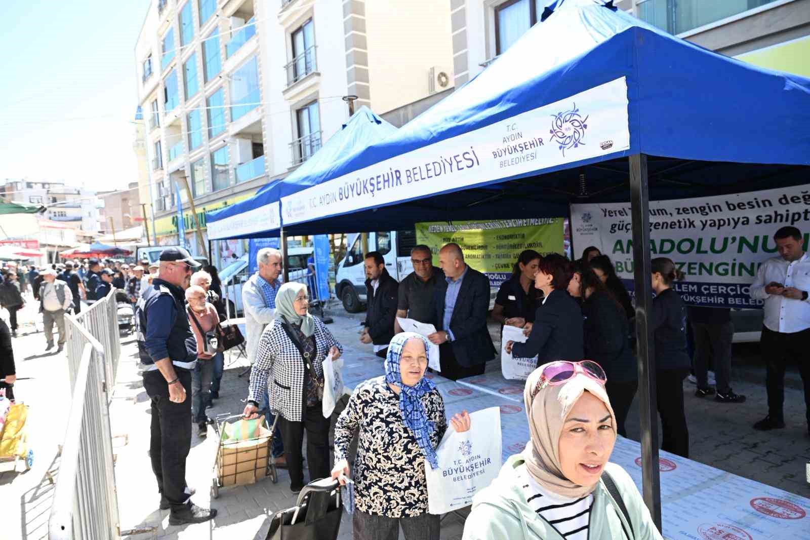Aydın Büyükşehir Belediyesi Söke’de binlerce fideyi vatandaşlarla buluşturdu
