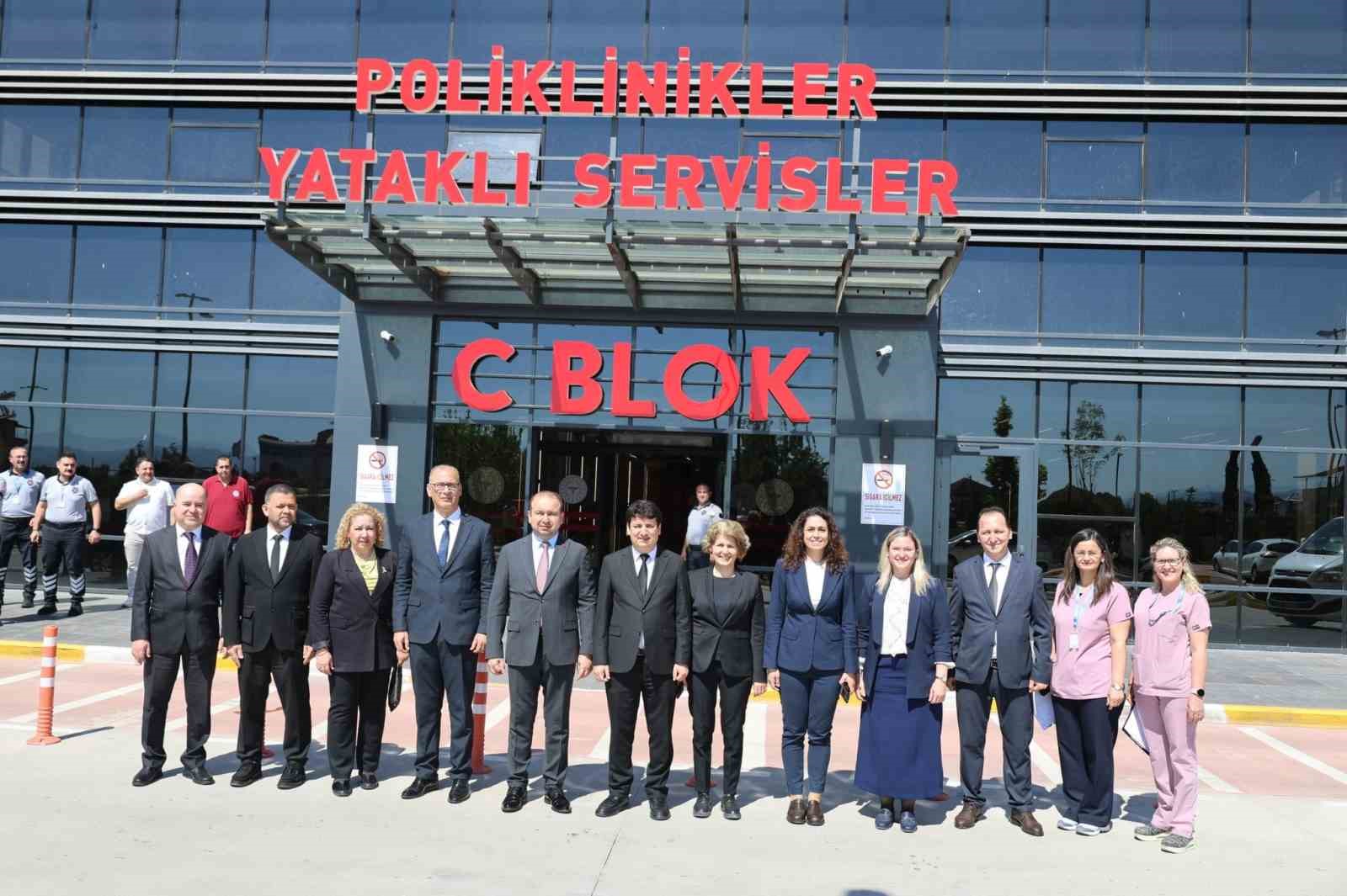 Aydın İl Sağlık Müdürü Şenkul’dan hastalara ve personele bayram ziyareti
