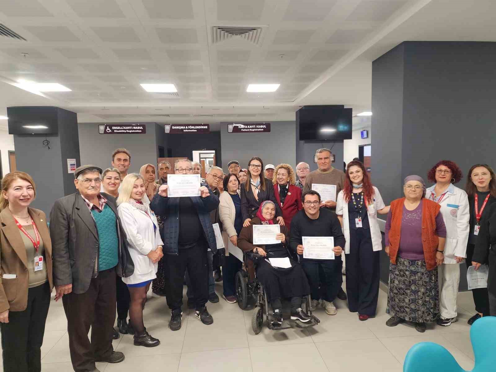 Aydın’da 18 diyabet hastası eğitimlerini tamamlayıp sertifika aldı
