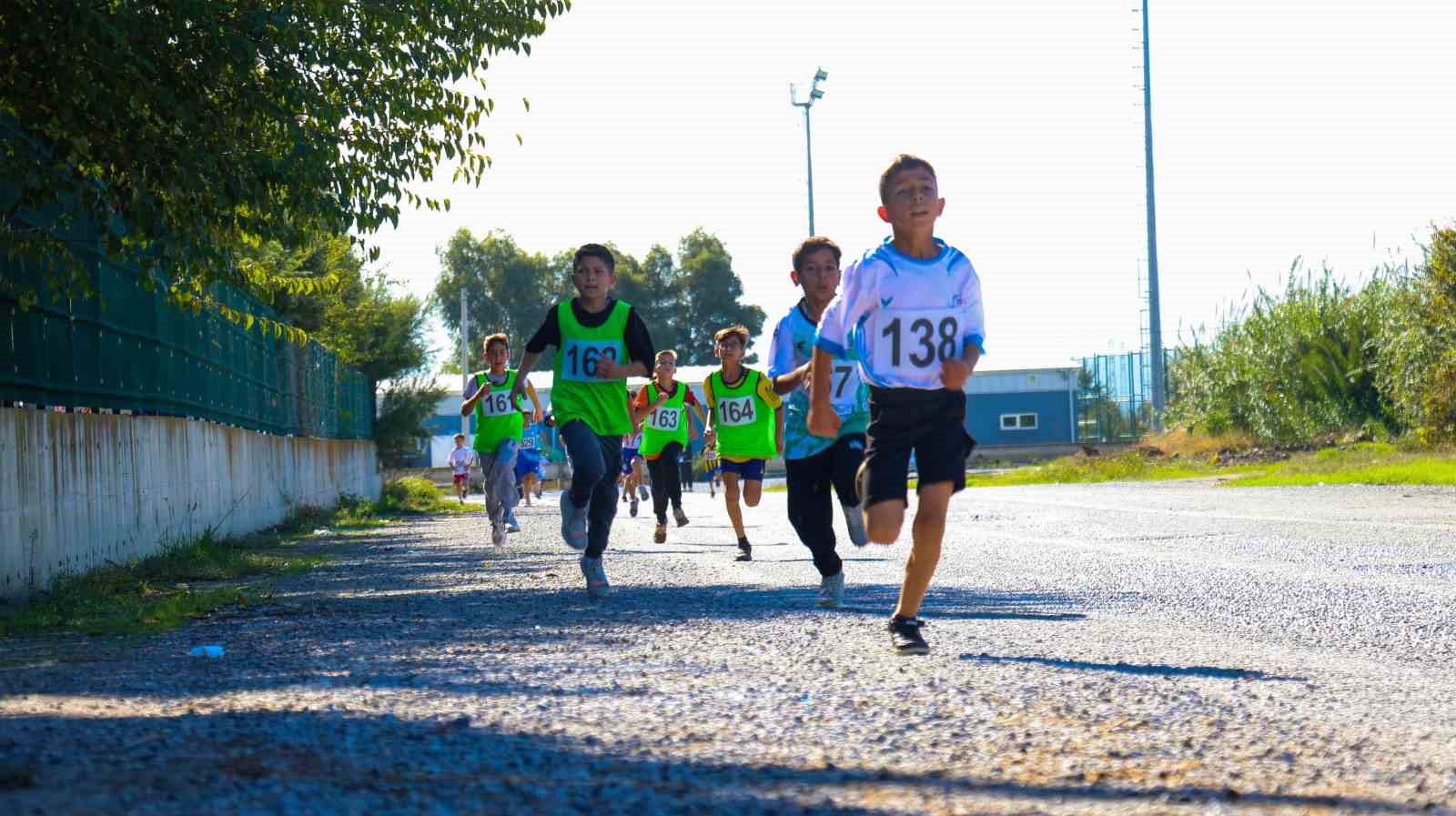 Aydın’da kros heyecanına 281 sporcu katıldı
