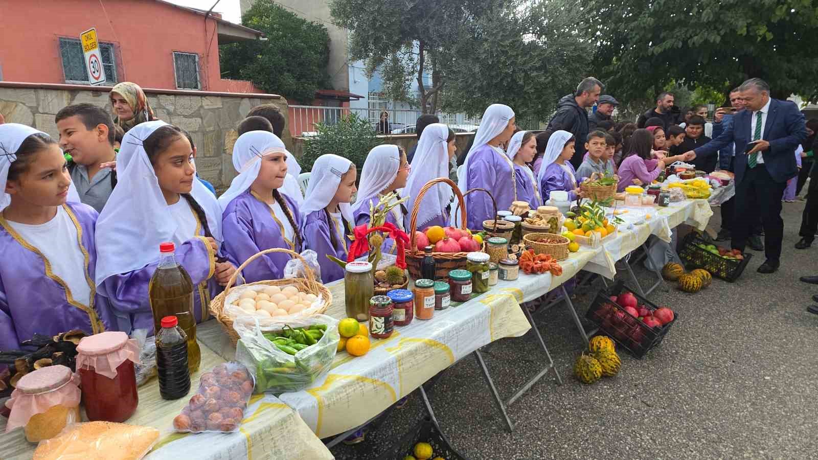 Aydında öğrenciler ekolojik pazar kurdu, satış yaptı

