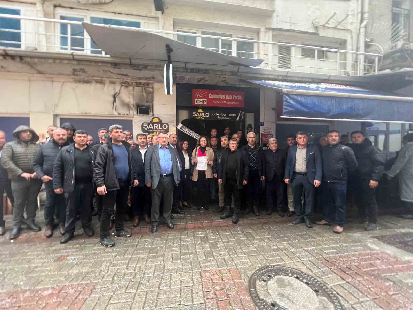 Aydınlı 50 muhtardan CHP’ye siyah çelenk
