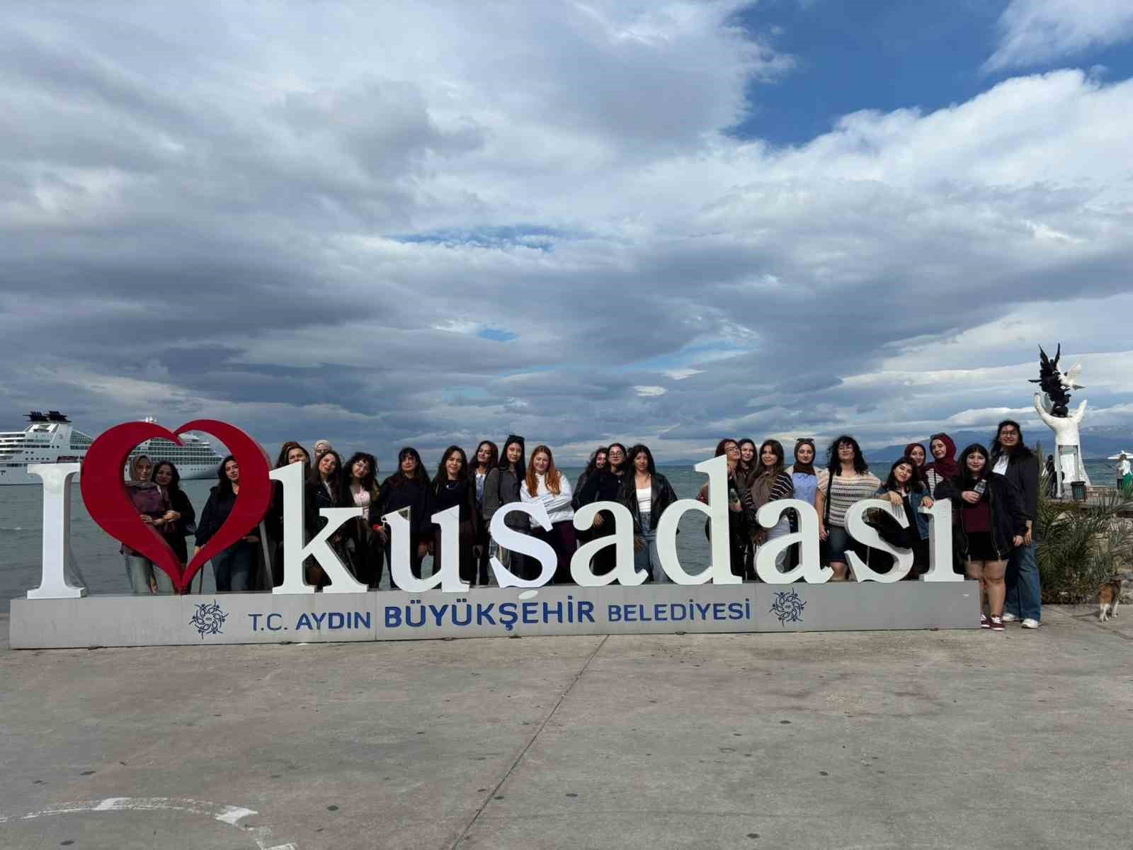 Aydınlı öğrenciler tarih ve kültür yolculuğuna çıktı
