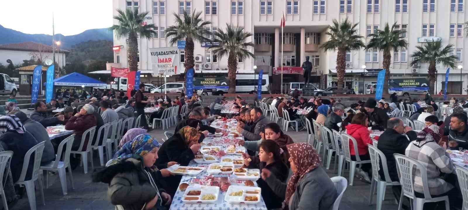 Aydınlılar, Büyükşehirin iftar sofralarında buluşuyor
