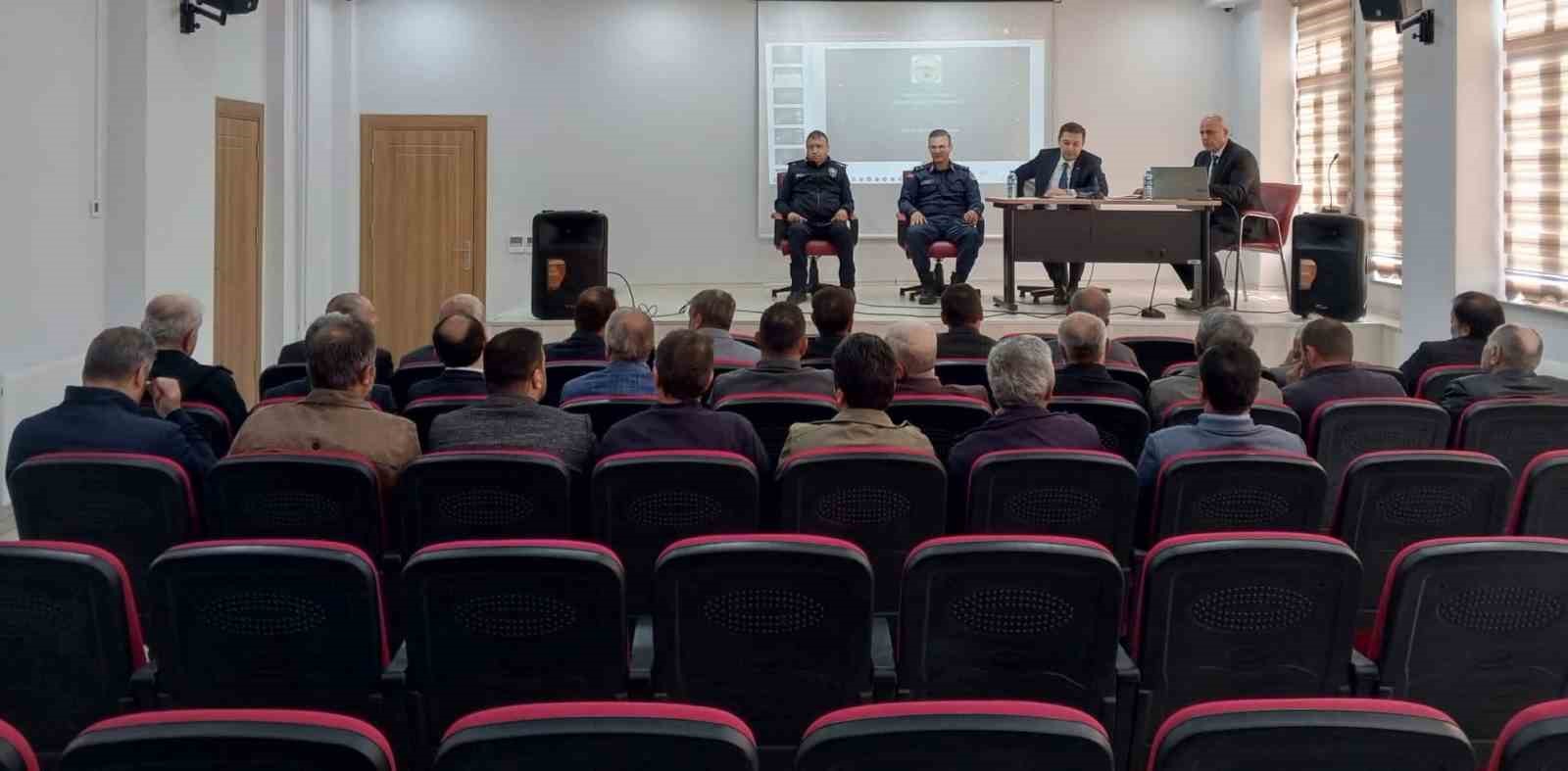 Aydıntepe’de muhtarlarla istişare toplantısı yapıldı
