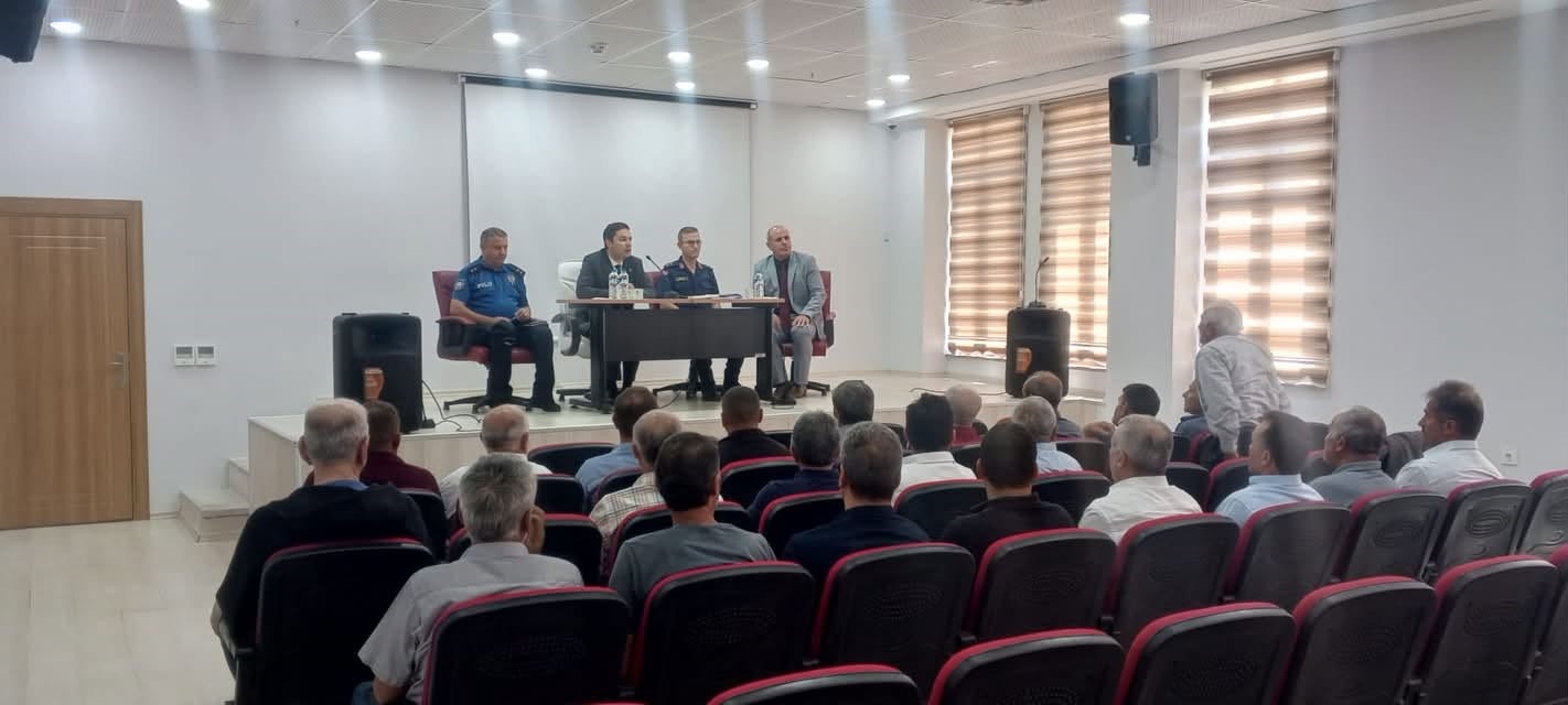 Aydıntepe’de muhtarlarla istişare toplantısı yapıldı, pazar esnafı ziyaret edildi
