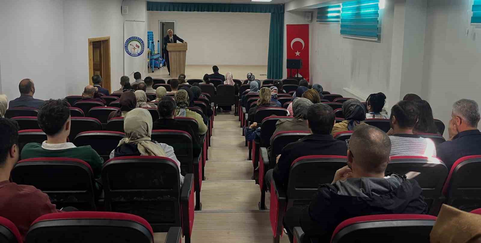 Aydıntepe’de yeni eğitim yılı öncesi zümre toplantısı yapıldı
