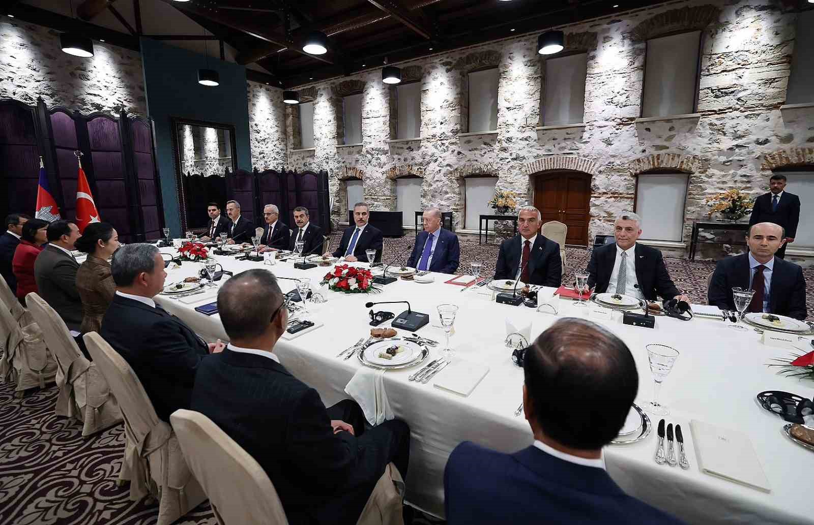 Bakan Bolat: "Türkiye ile Kamboçya arasındaki ticari iş birliğini geliştirmeyi hedefliyoruz"
